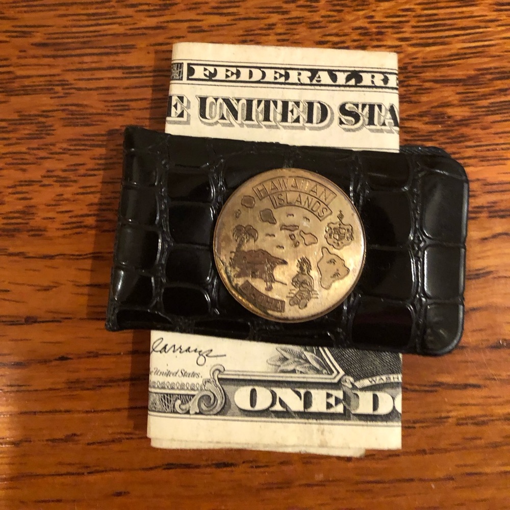 Vintage “Hawaiian Islands” croc money clip. From 60’s.